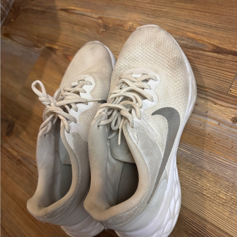 Nike Cream and White Casual Shoes